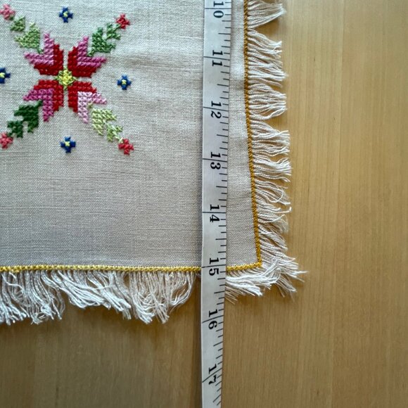 Point de Croix Table Linen Set - Picture 10 of 13